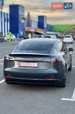 Седан Tesla Model 3 2022 в 