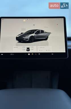 Седан Tesla Model 3 2022 в 