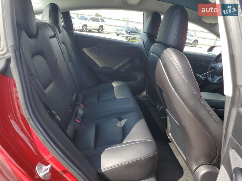 Седан Tesla Model 3 2018 в Львове