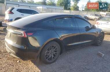 Седан Tesla Model 3 2024 в 