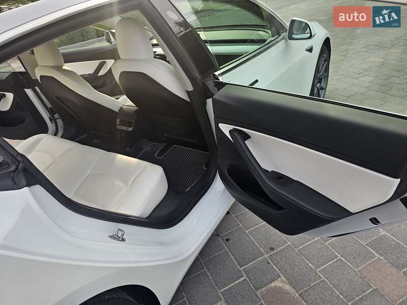 Седан Tesla Model 3 2019 в Тернополе