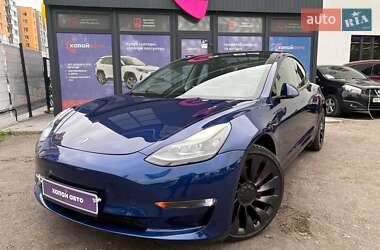 Седан Tesla Model 3 2023 в 