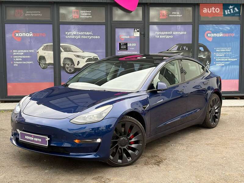 Седан Tesla Model 3 2023 в 