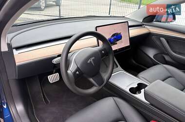 Седан Tesla Model 3 2023 в 