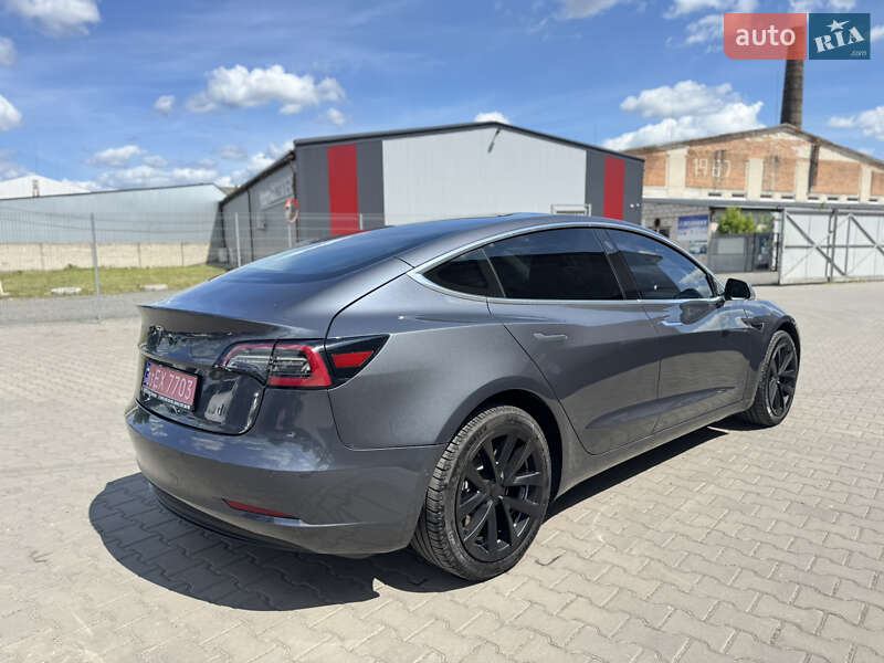 Седан Tesla Model 3 2018 в Луцке