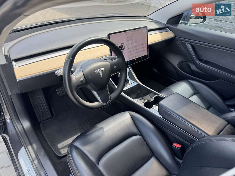 Седан Tesla Model 3 2018 в Луцке