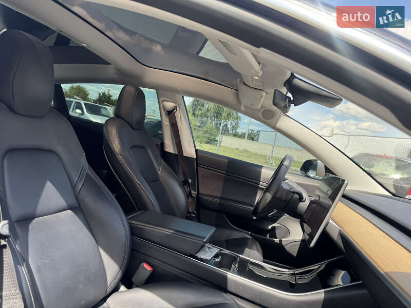 Седан Tesla Model 3 2018 в Луцке