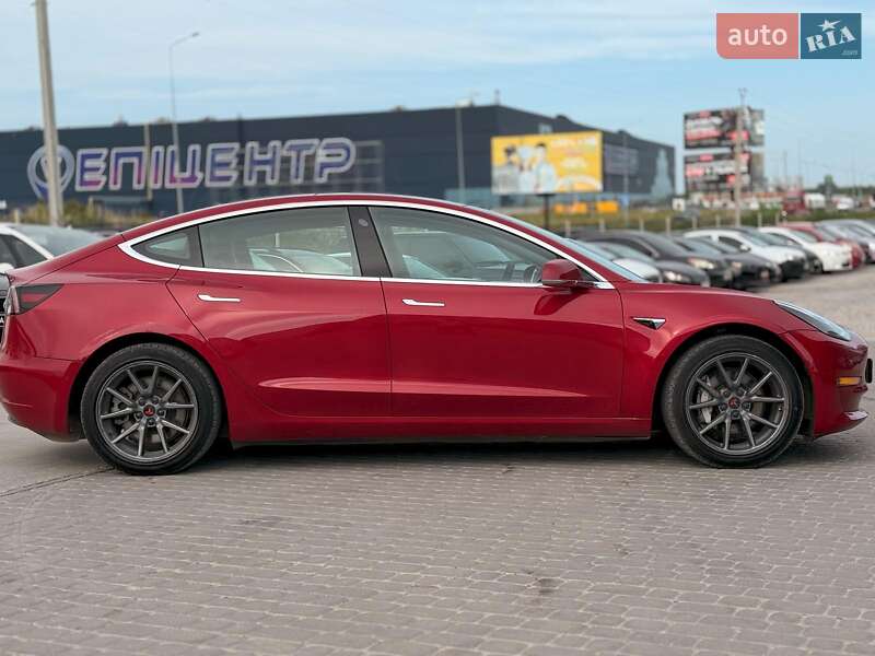 Седан Tesla Model 3 2019 в Львові