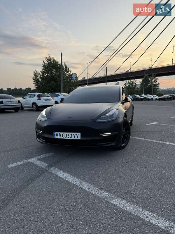 Седан Tesla Model 3 2022 в Києві
