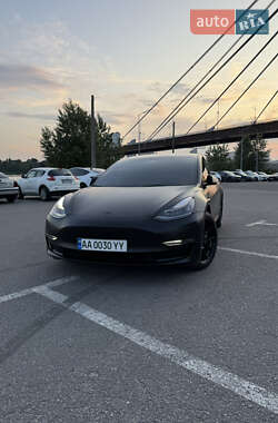 Седан Tesla Model 3 2022 в 