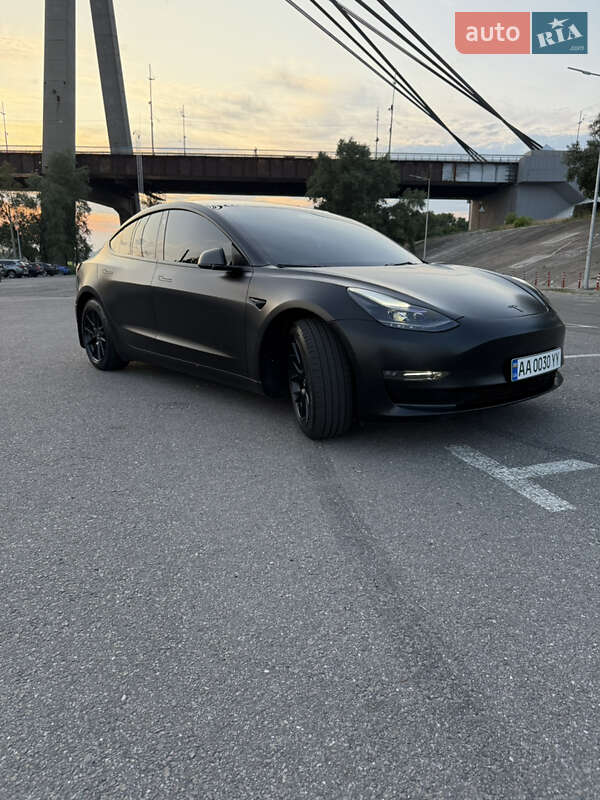 Седан Tesla Model 3 2022 в Киеве
