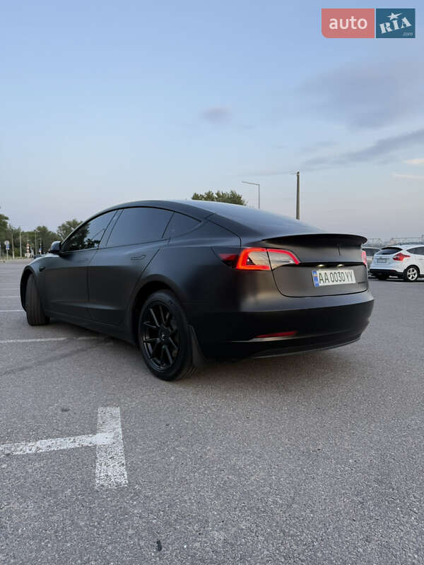 Седан Tesla Model 3 2022 в Киеве