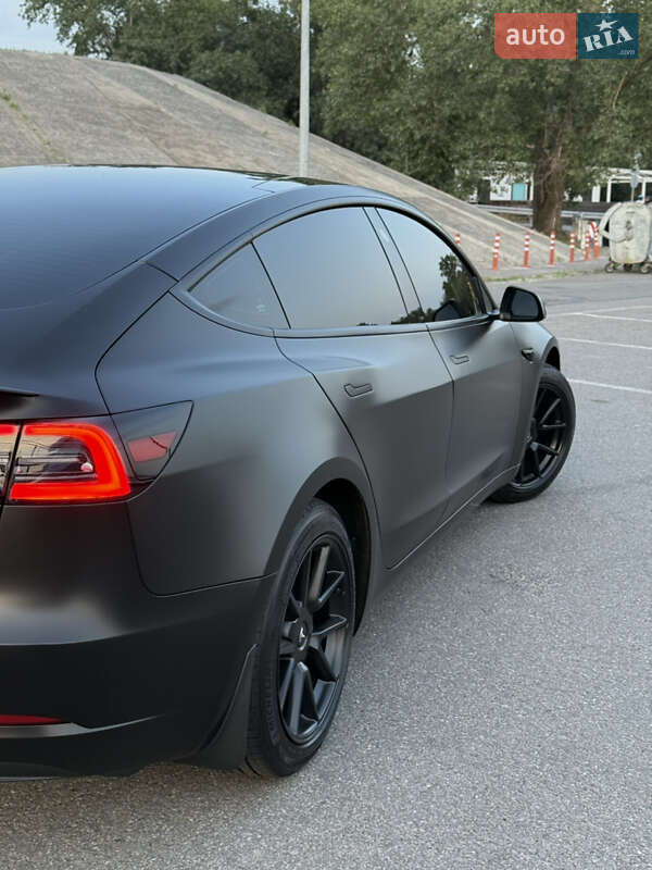 Седан Tesla Model 3 2022 в Києві