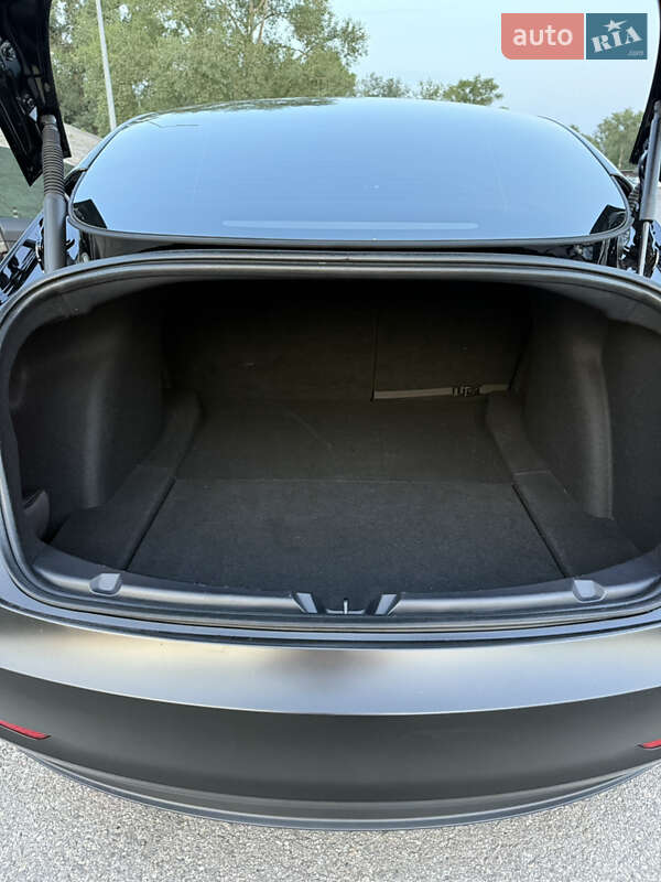 Седан Tesla Model 3 2022 в Киеве