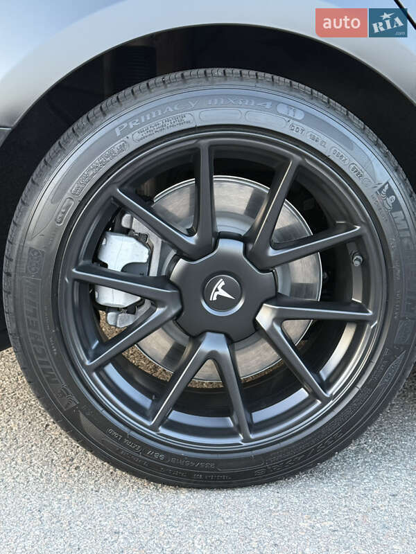 Седан Tesla Model 3 2022 в Киеве