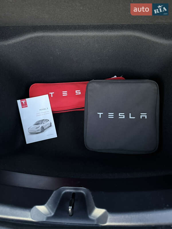 Седан Tesla Model 3 2022 в Киеве