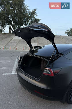 Седан Tesla Model 3 2022 в Киеве