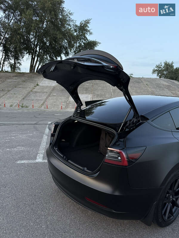 Седан Tesla Model 3 2022 в Киеве