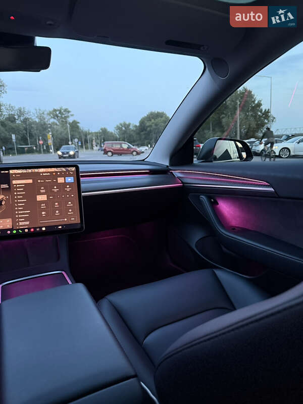 Седан Tesla Model 3 2022 в Киеве
