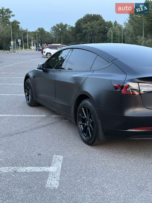 Седан Tesla Model 3 2022 в Киеве