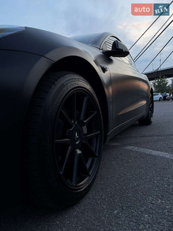 Седан Tesla Model 3 2022 в Києві