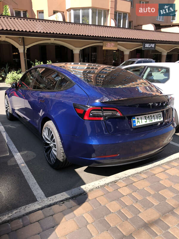 Седан Tesla Model 3 2020 в Киеве