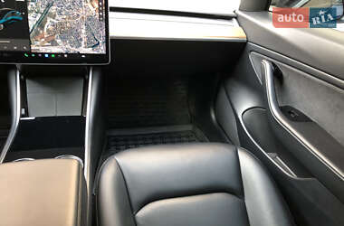 Седан Tesla Model 3 2020 в Киеве