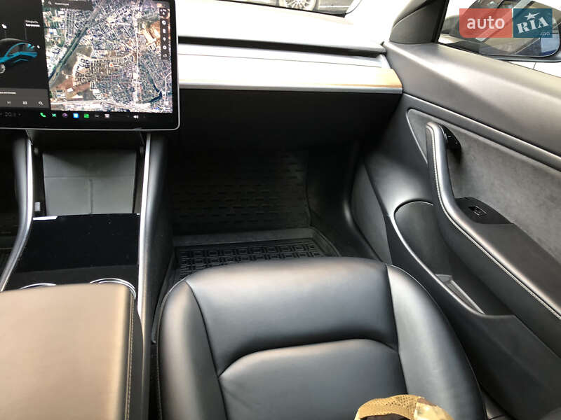 Седан Tesla Model 3 2020 в Киеве