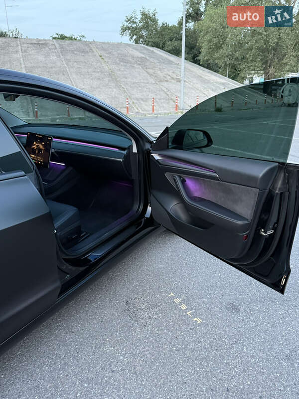 Седан Tesla Model 3 2022 в Киеве