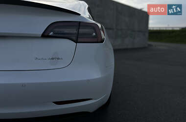 Седан Tesla Model 3 2019 в 