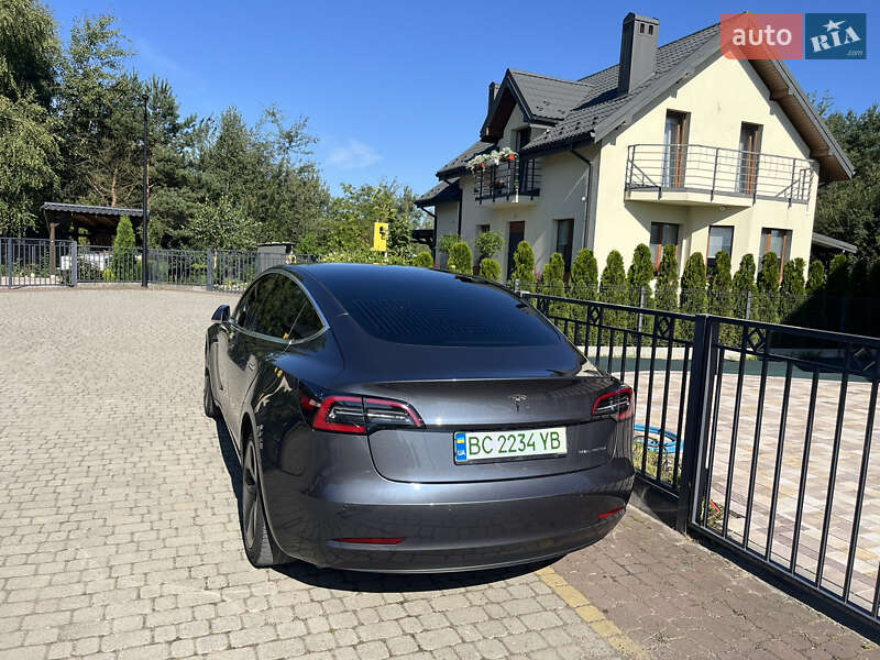 Седан Tesla Model 3 2020 в Львове