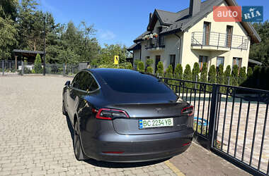 Седан Tesla Model 3 2020 в 