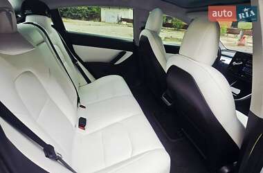 Седан Tesla Model 3 2020 в 