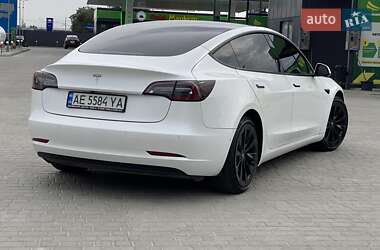 Седан Tesla Model 3 2021 в 