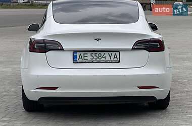 Седан Tesla Model 3 2021 в 