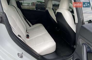 Седан Tesla Model 3 2021 в 