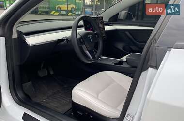 Седан Tesla Model 3 2021 в 