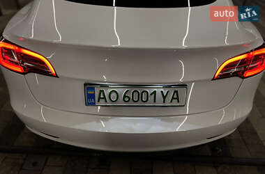Седан Tesla Model 3 2021 в 