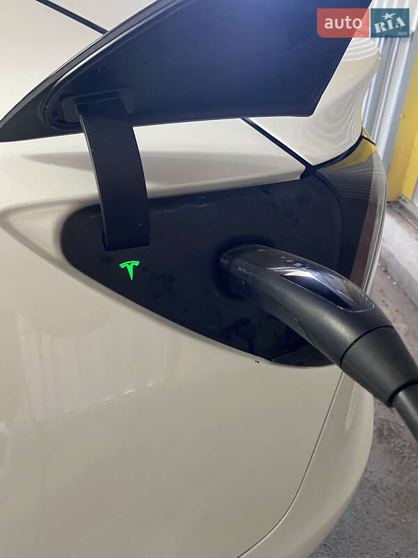 Седан Tesla Model 3 2018 в Киеве