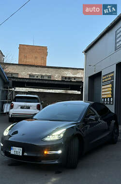 Седан Tesla Model 3 2023 в 