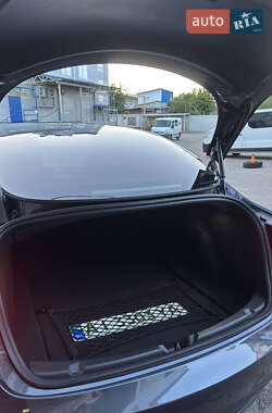 Седан Tesla Model 3 2023 в 