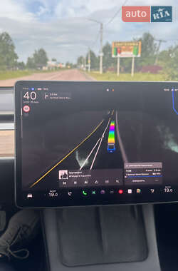 Седан Tesla Model 3 2022 в 