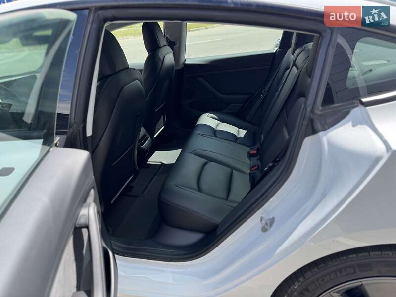Седан Tesla Model 3 2021 в Кременчуці
