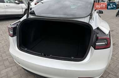Седан Tesla Model 3 2022 в 