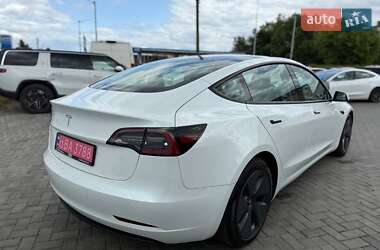 Седан Tesla Model 3 2023 в 