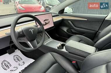 Седан Tesla Model 3 2023 в 