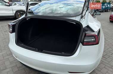 Седан Tesla Model 3 2023 в 