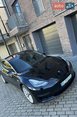 Седан Tesla Model 3 2019 в Львове
