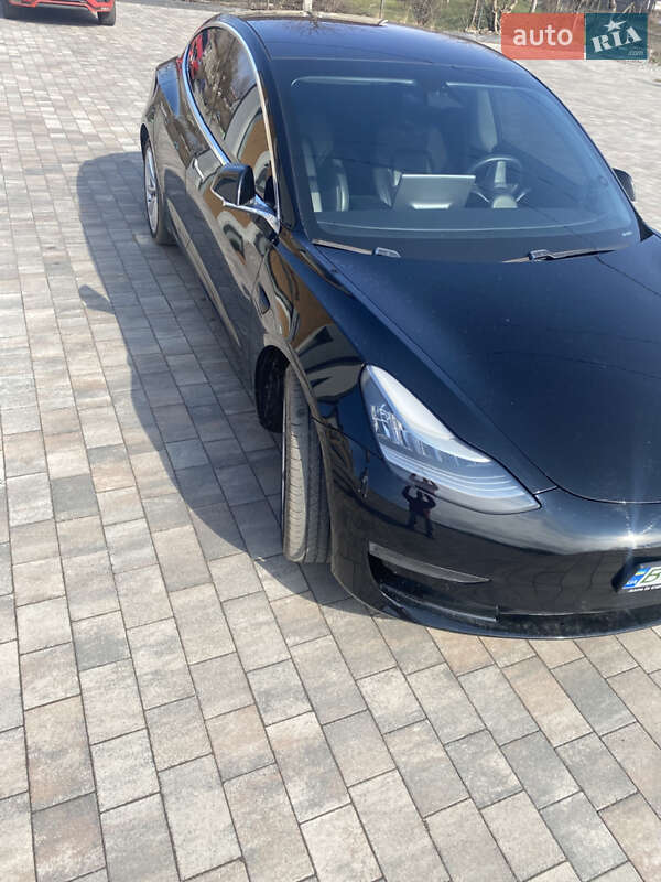Седан Tesla Model 3 2019 в Львове