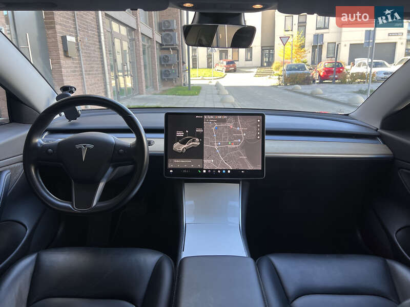 Седан Tesla Model 3 2019 в Львове